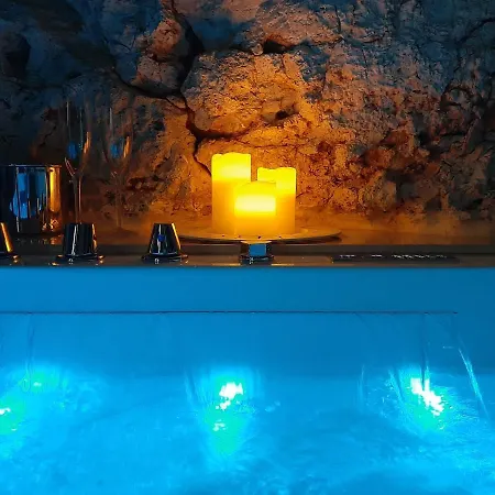 펜션 Gb Grotta Bianca 오스투니